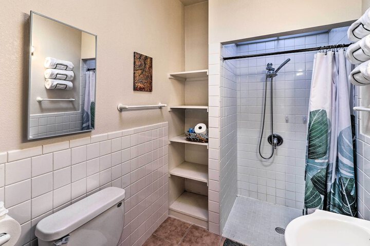 Eloy Desert Oasis w / Courtyard & Pool Access!