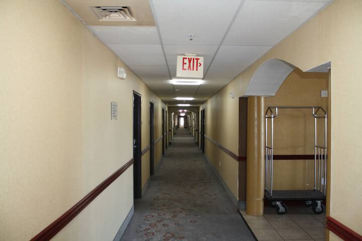 Ballroom/Hall 127 of 129
