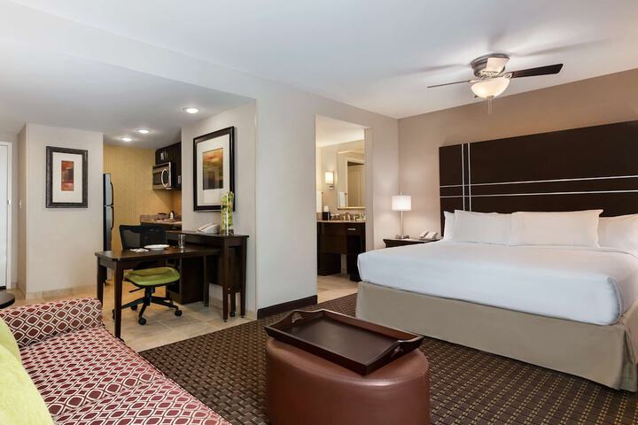 Room 46 of 76