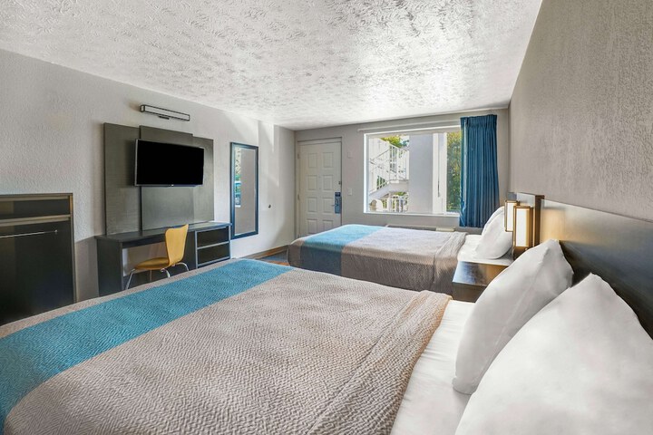 Room 27 of 28
