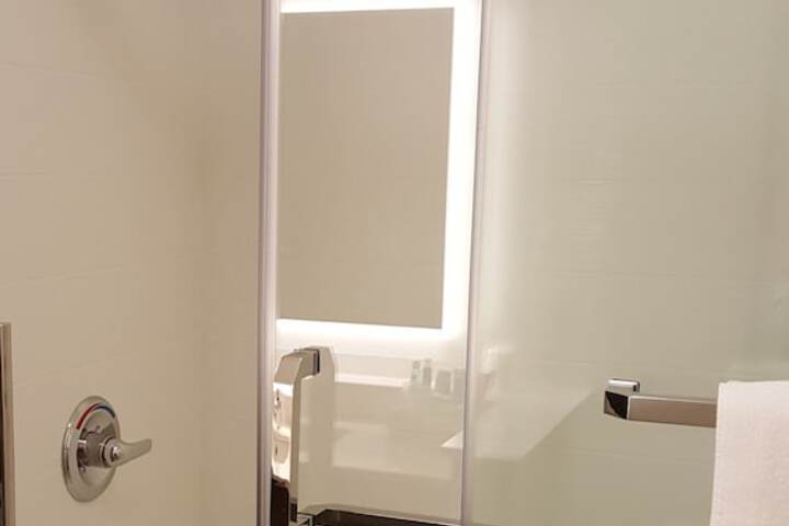 Holiday Inn Express & Suites Toledo West by IHG