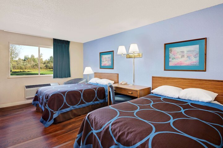Room 10 of 31