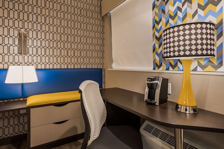 Room 7 of 25