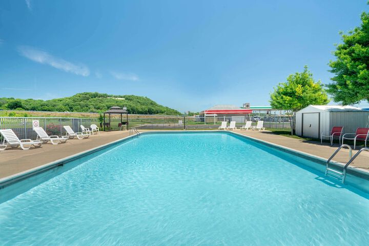 Days Inn by Wyndham Cave City