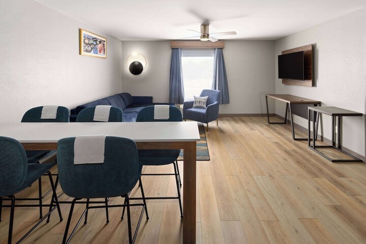 Room 26 of 40