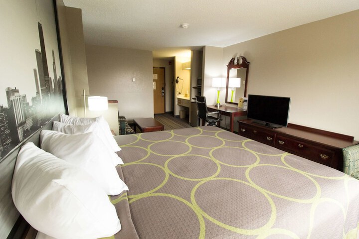 Super 8 by Wyndham Chicago OHare Airport