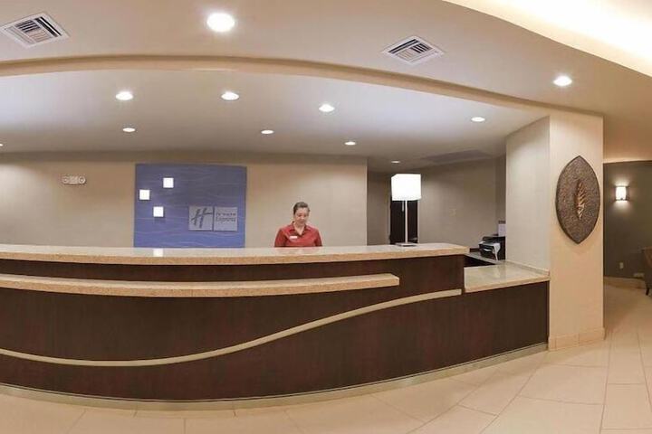 HOLIDAY INN EXPRESS & SUITES ZANESVILLE NORTH by IHG