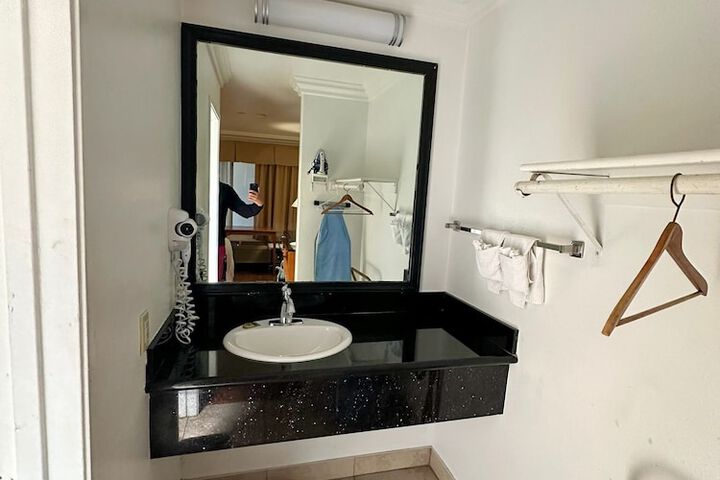 Room 37 of 65