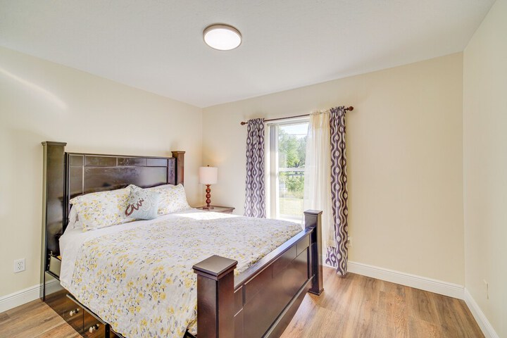 Sunny Palm Bay Home w / Screened Porch Near Beaches