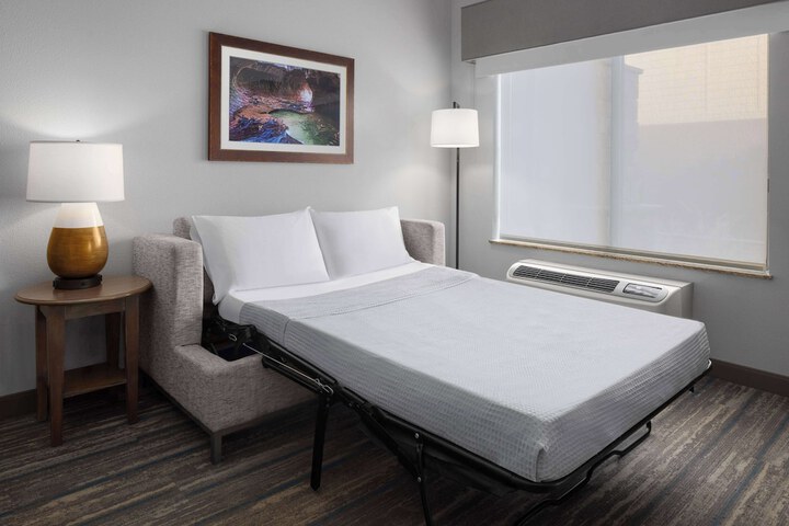Room 16 of 35