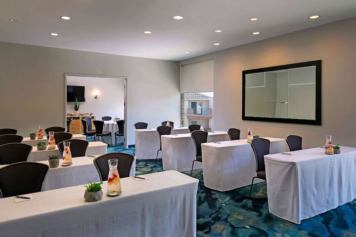 Belamar Hotel Manhattan Beach Tapestry Collection by Hilton