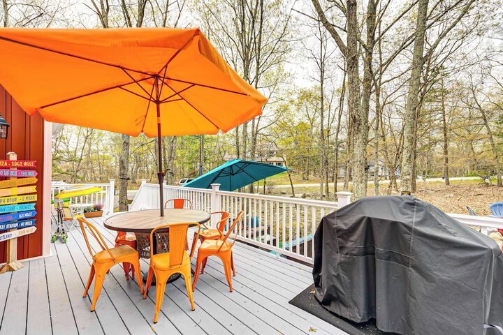 Deck Fire Pit & Pool Access at Poconos Retreat!