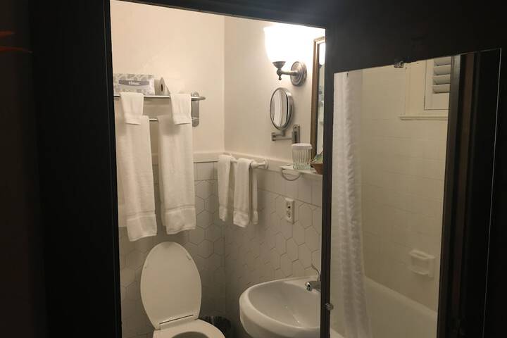 Room 22 of 40