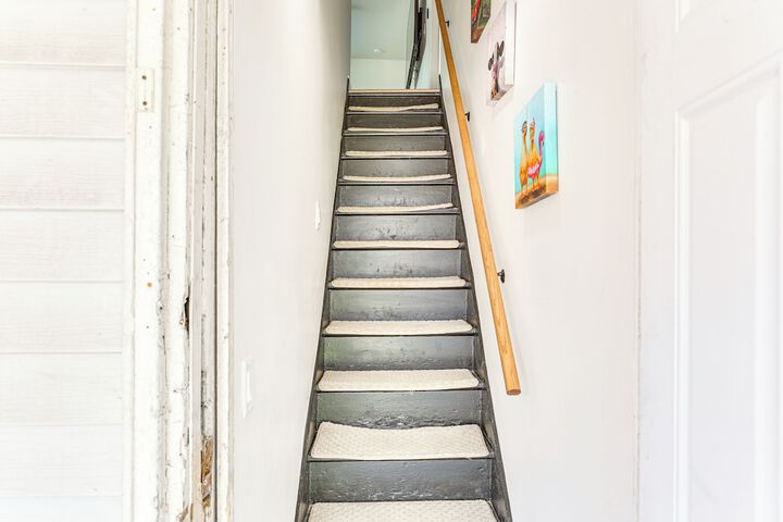 3 Mi to Downtown Youngstown: Apt w / Deck!