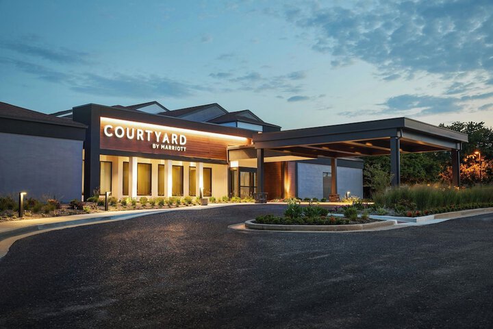 Courtyard by Marriott St. Louis Westport Plaza