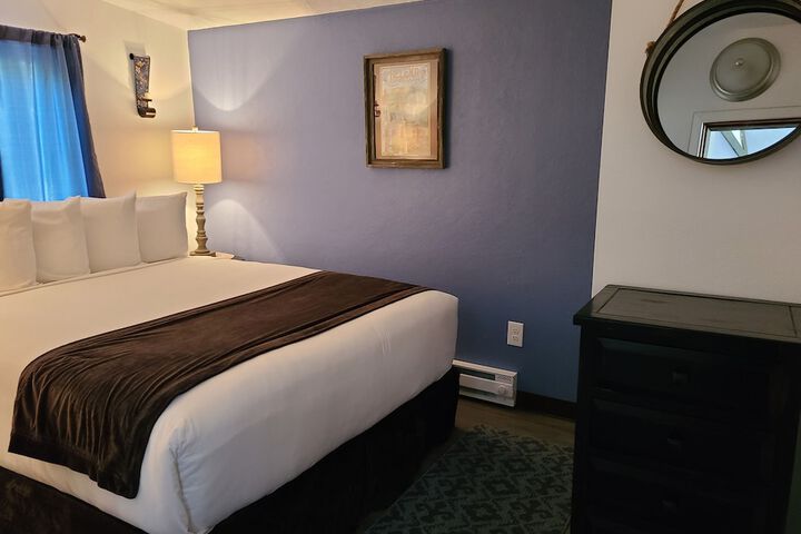Lamplighter Cabins & Suites