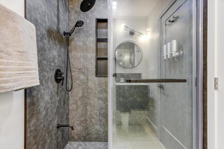 Molivu Homes 3BR - NewRemodel PetFriendly, Yard