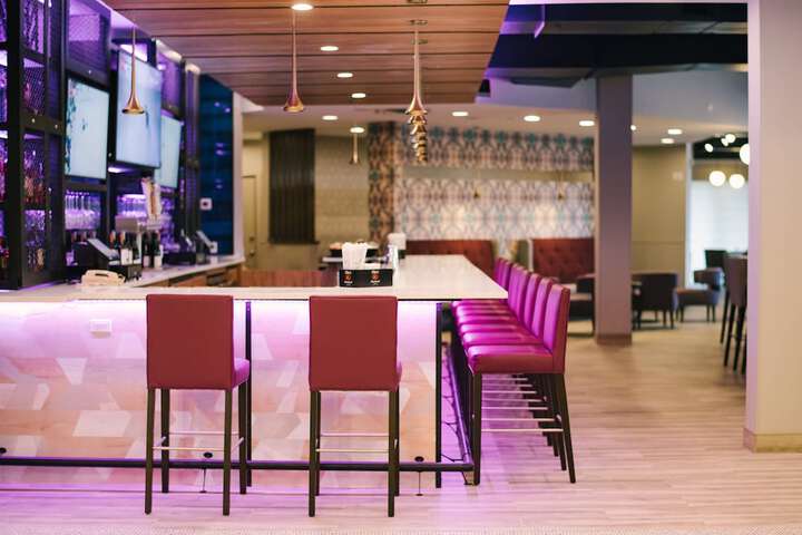 Lounge 156 of 170