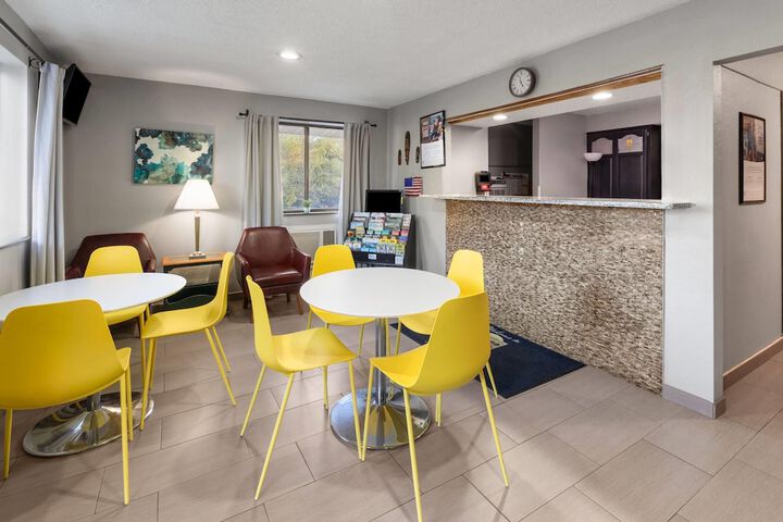 Super 8 by Wyndham Kent / Akron Area