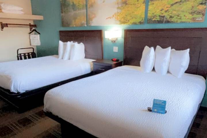 Days Inn & Suites by Wyndham Springfield on I-44