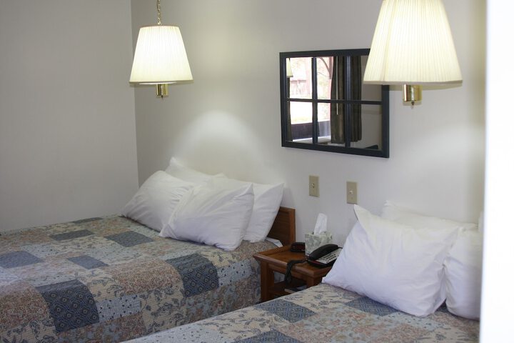 Room 53 of 175