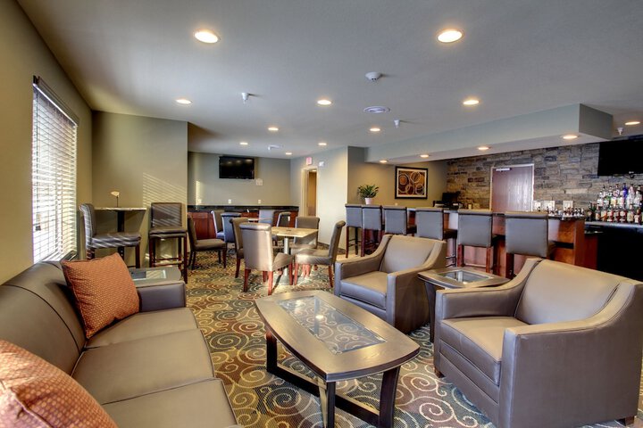 Lounge 44 of 45