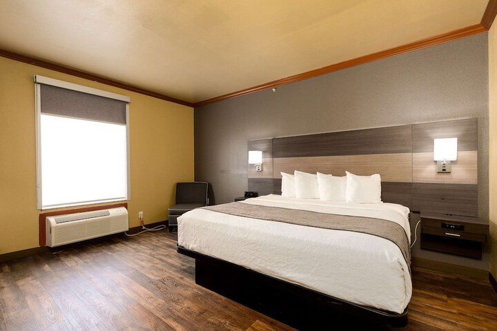 Room 9 of 38