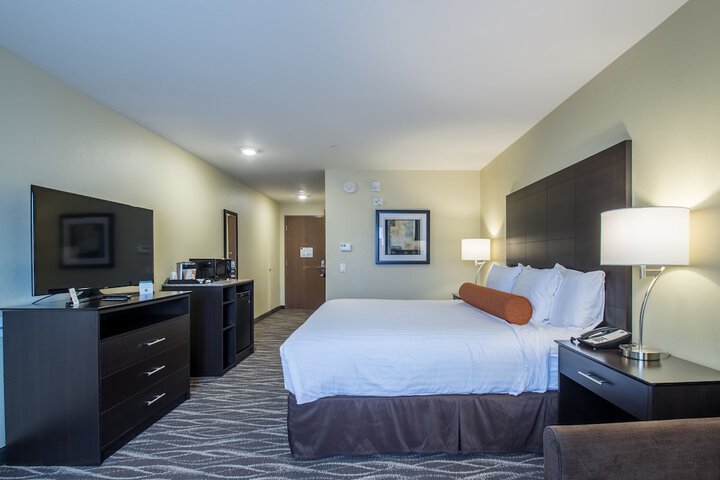 Room 11 of 32