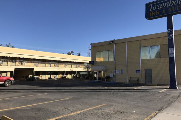 Hotel 3 of 100