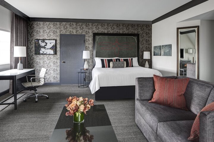 Room 73 of 143