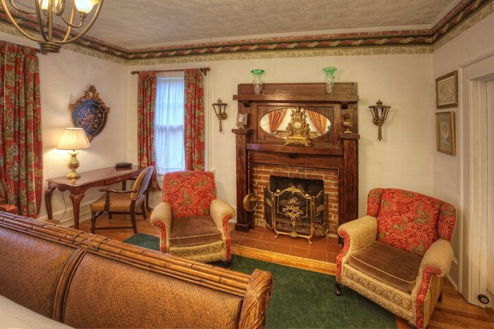 Room 17 of 27