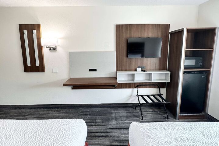 Room 9 of 20