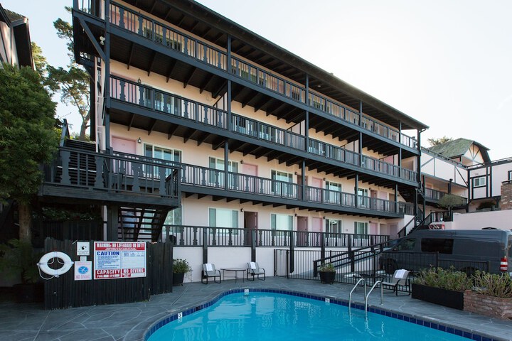 Hotel 4 of 74