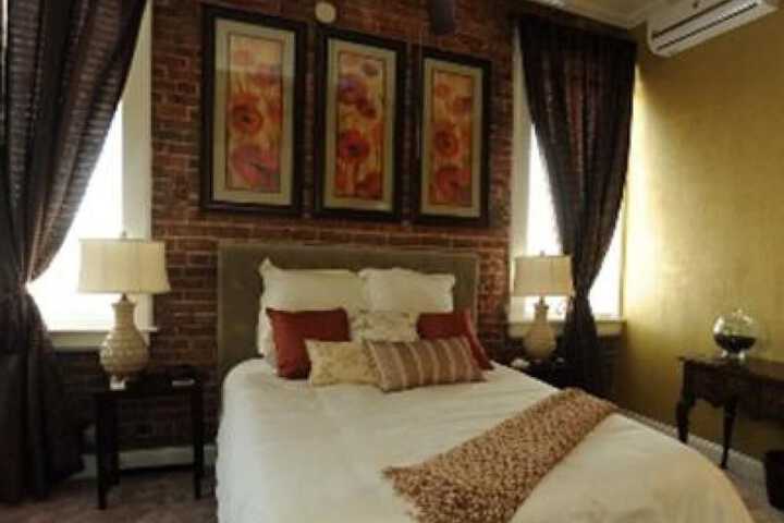Hamilton House Inn