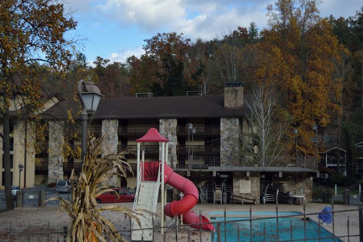 Pool 4 of 104