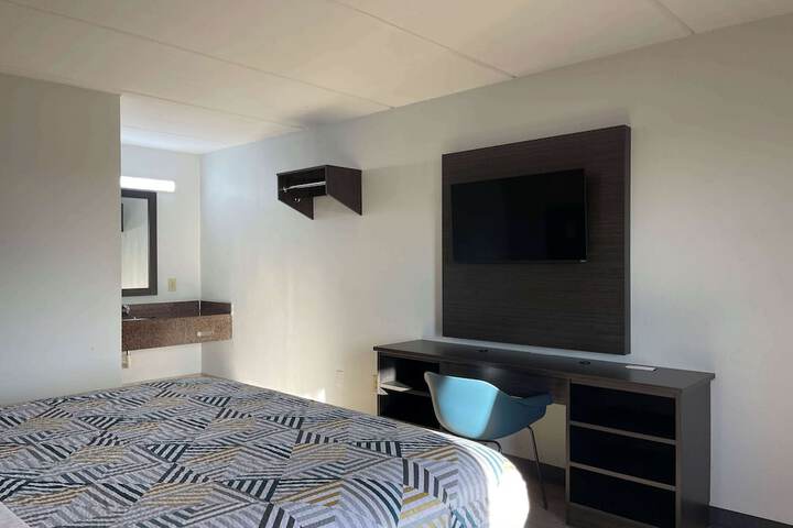 Room 9 of 15