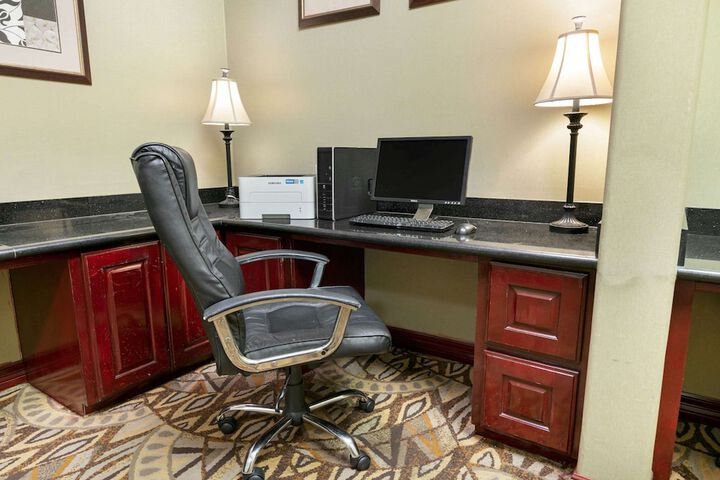 Business Center 31 of 31