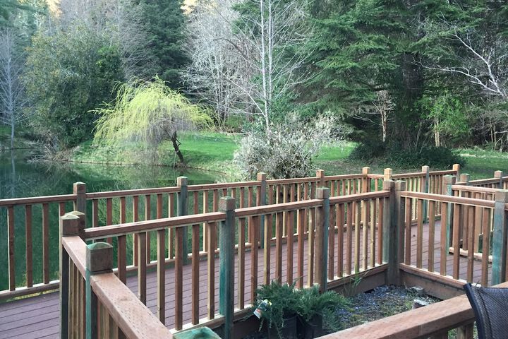 Alexanders Lodge
