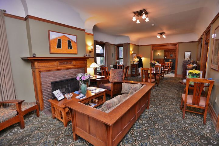 Lounge 183 of 185