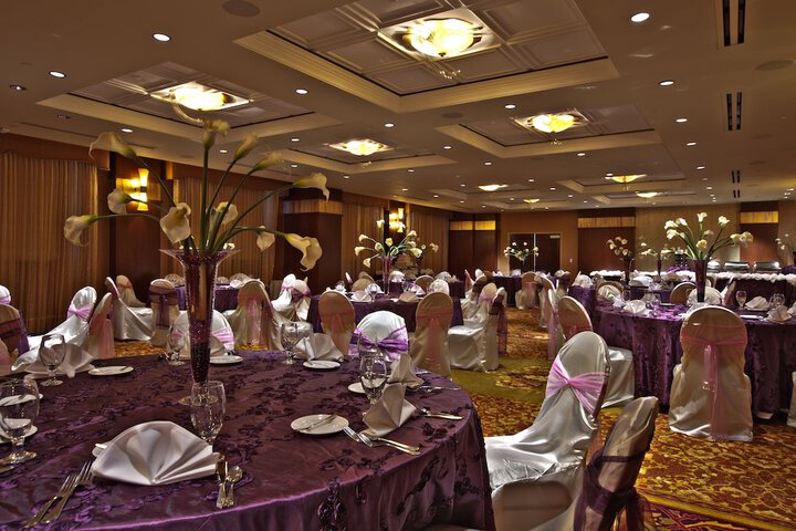 Ballroom/Hall 56 of 76