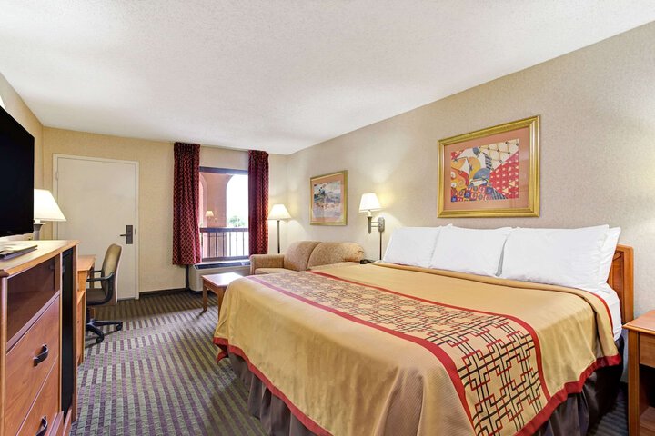 Room 14 of 27