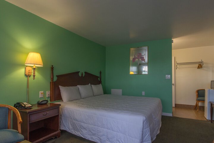 Room 17 of 34