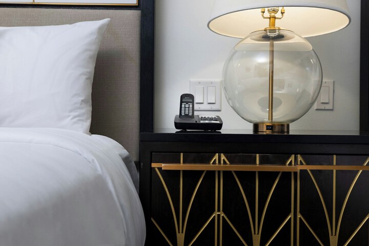The Laura Hotel Houston Downtown, Autograph Collection