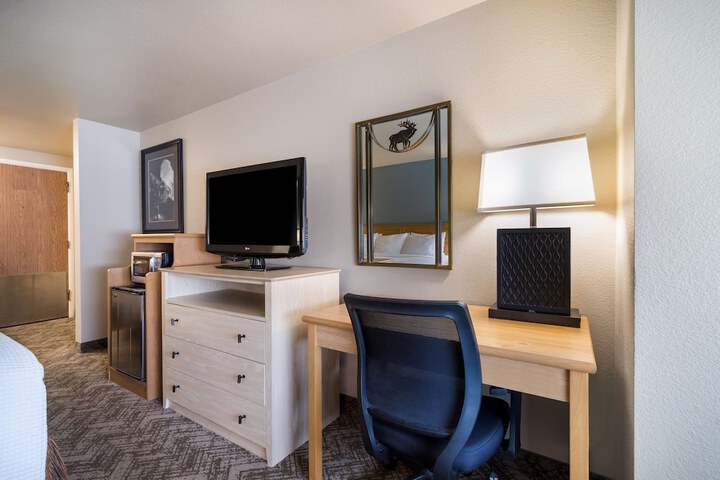 Best Western Golden Spike Inn & Suites