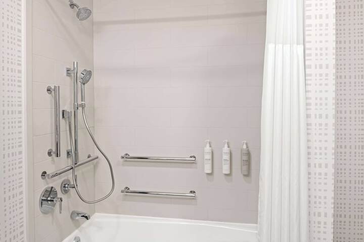 Hampton Inn by Hilton Costa Mesa Newport Beach