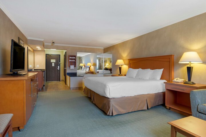 Room 28 of 47