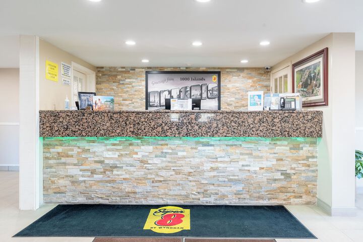 Super 8 by Wyndham Gananoque / Country Squire Resort