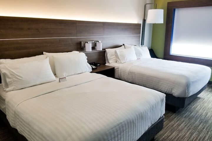 Room 32 of 70