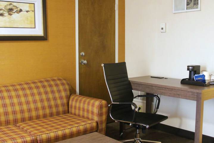 Room 13 of 28