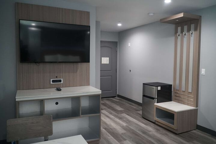 Room 5 of 73